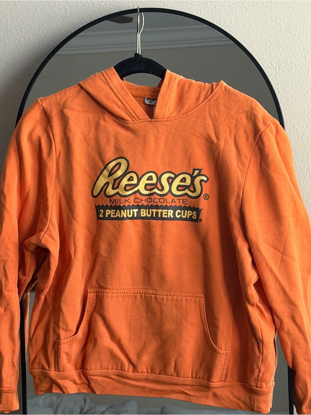 Reese’s Orange Graphic Hoodie – Size XXL